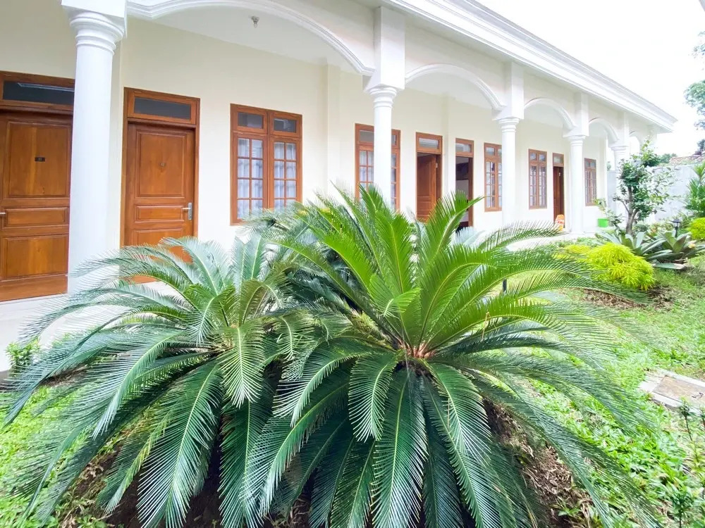 Urbanview Raden Mansion Jember
