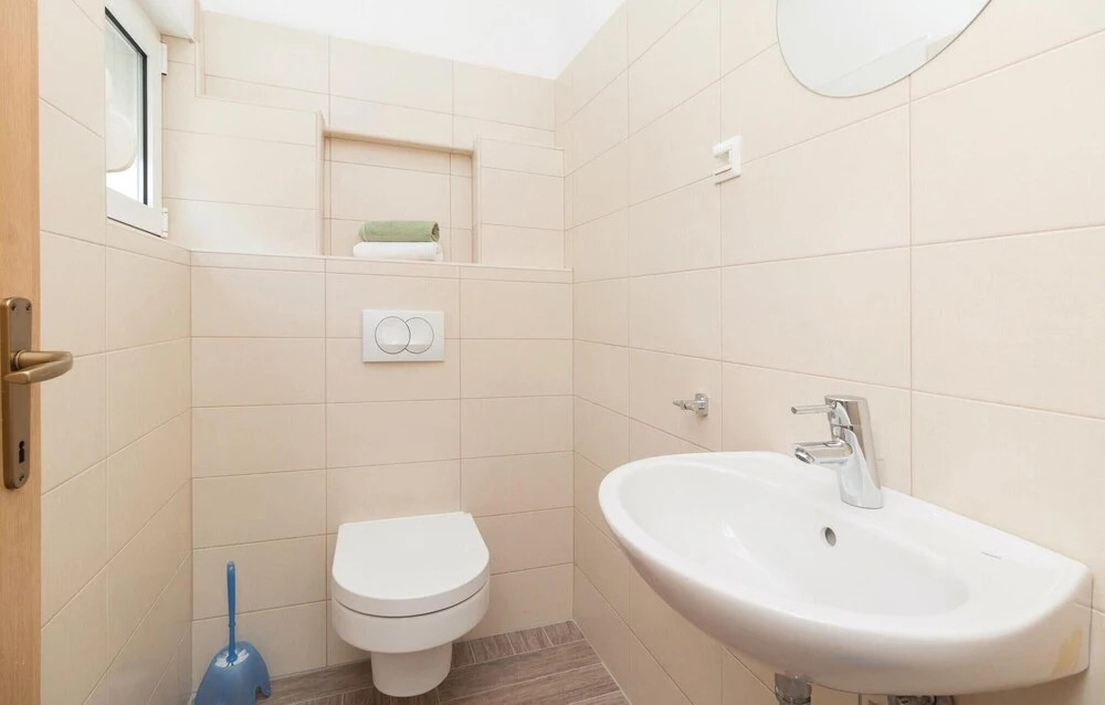 Stunning Home in Zdrelac With Wifi and 2 Bedrooms