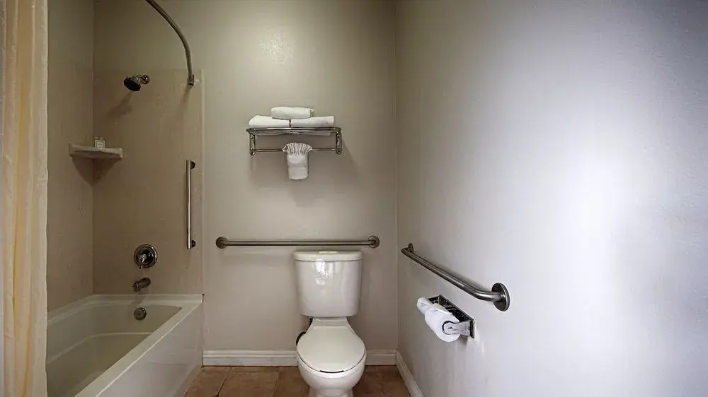 Irvine Inn & Suites