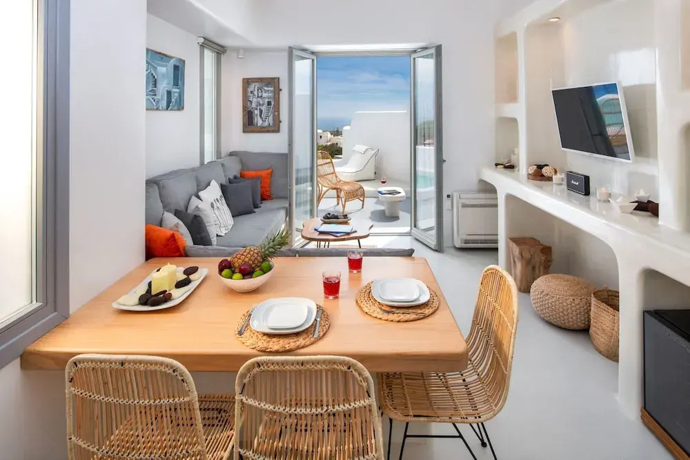 Megalochori 1-bed Villa, Sleeps 3, Pool & Parking