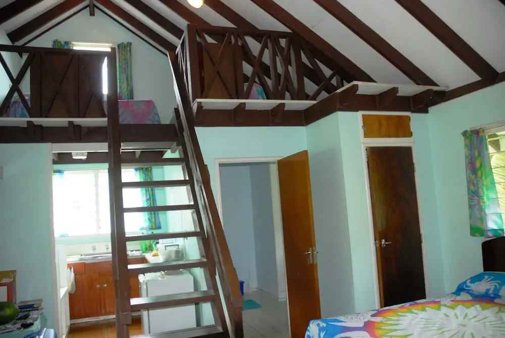 Ginas Garden Lodges, Aitutaki - 4 self contained lodges in a beautiful garden