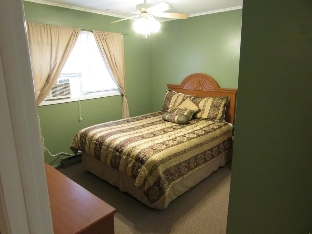 The Lake George Inn