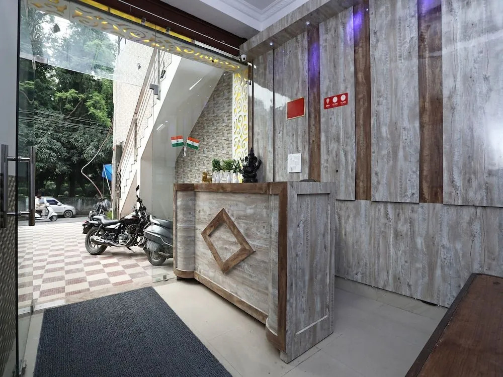 OYO Flagship 17085 Bhagat Residency
