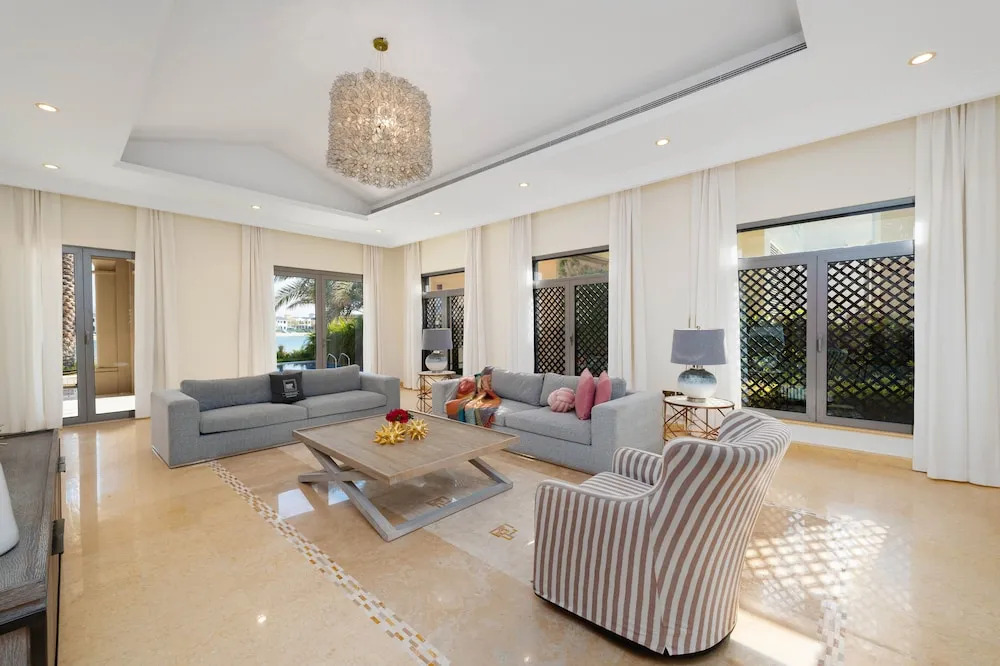 Maison Privee - Exclusive Villa with Private Pool, Garden & Beach