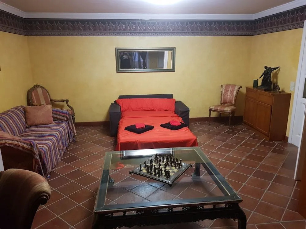 "Flora B&B "- Rooms in Privat Home Habitaciones en una casa privada
