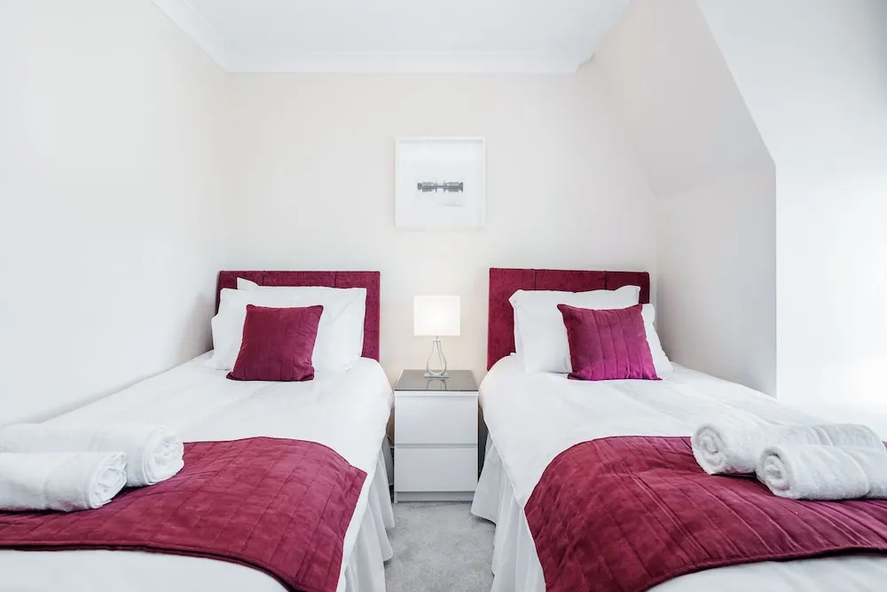 Roomspace Serviced Apartments - Royal Swan Quarter