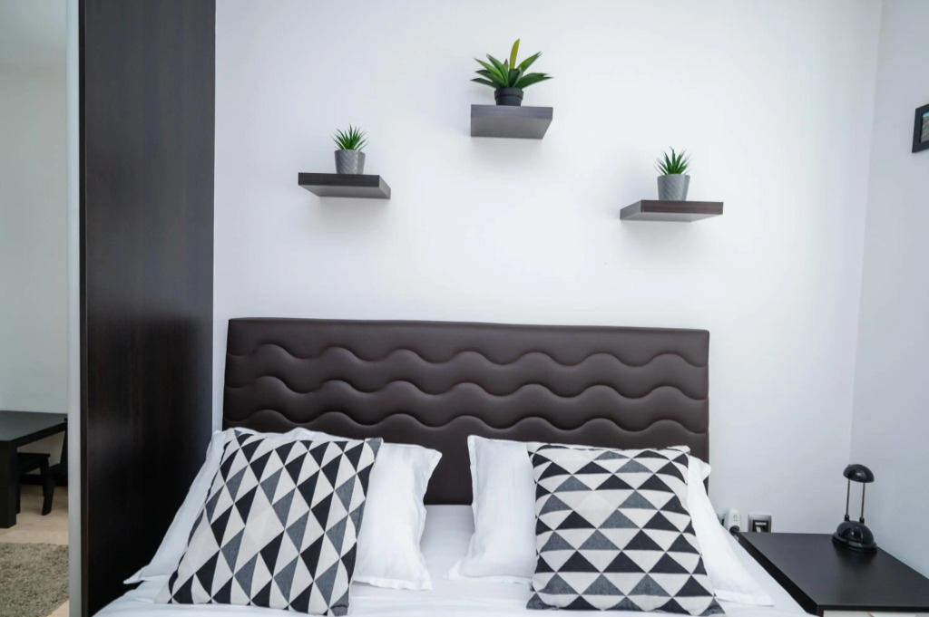 Bright 1bdr Apartment in the City Center