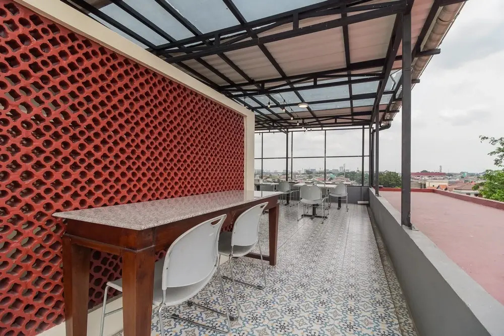 Urbanview Hotel Cantee Halim Perdanakusuma by RedDoorz