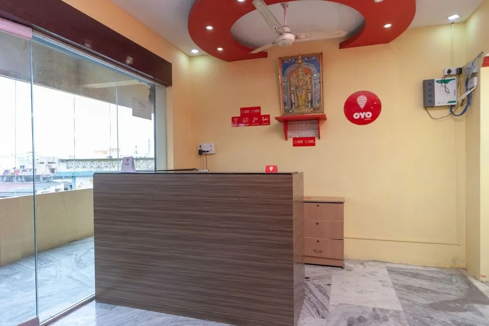 OYO 24898 Senthur Murugan Residency