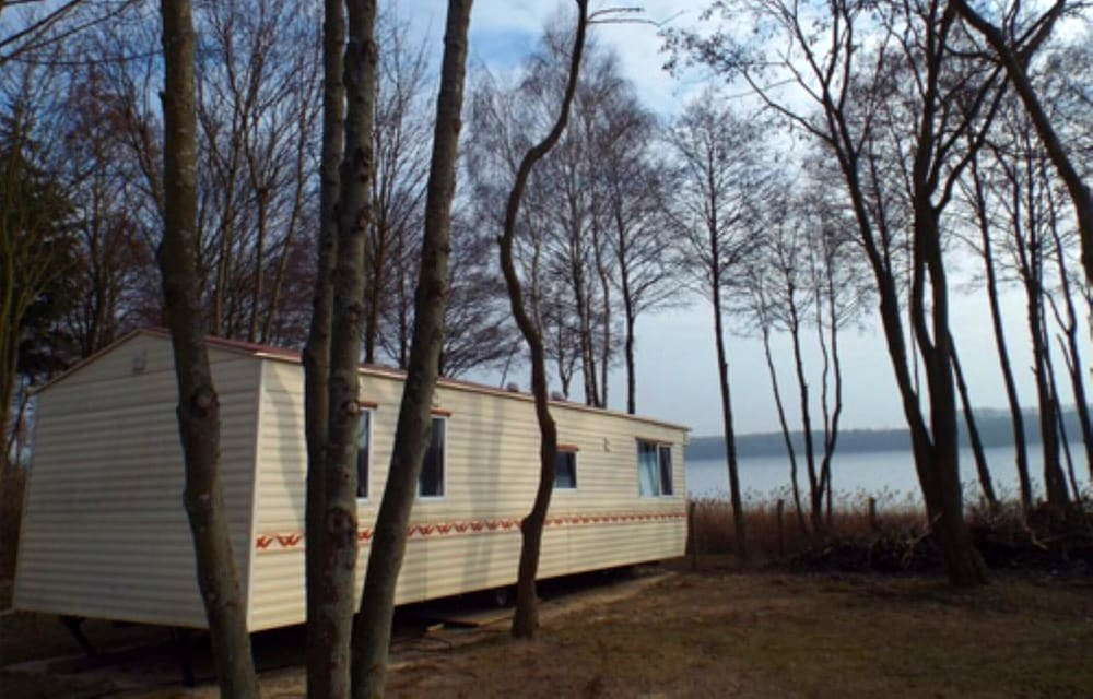 Mobile Home im Ferienpark mit Seezugang