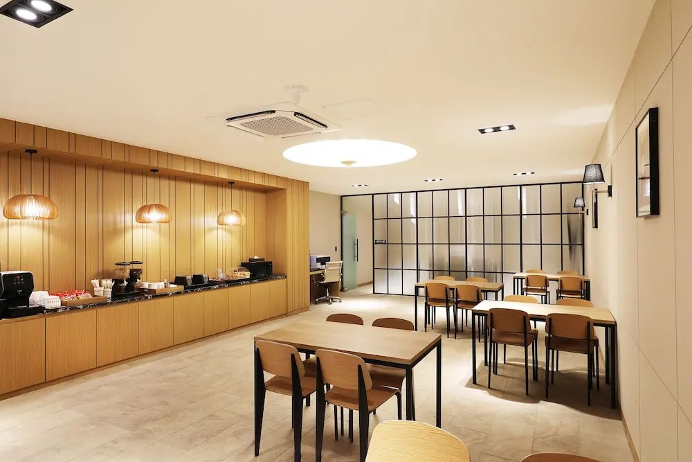 Mari Hotel