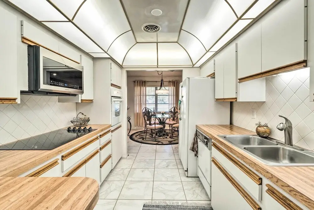 Sunny + Alluring Englewood Retreat w/ Dock!