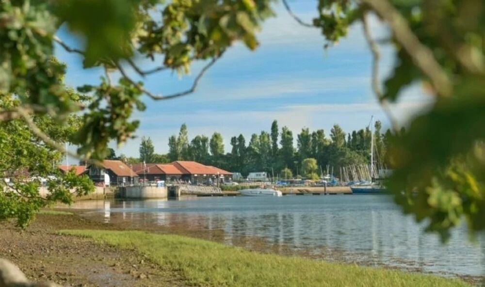 9 The Salterns, Chichester 402415