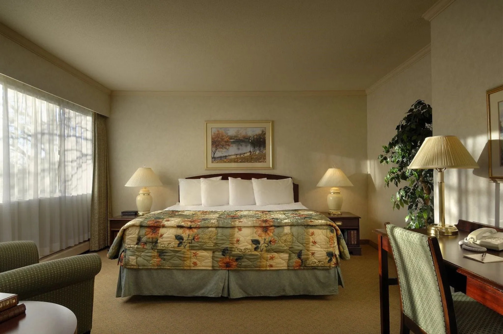 Royal Scot Hotel & Suites, Trademark Collection by Wyndham