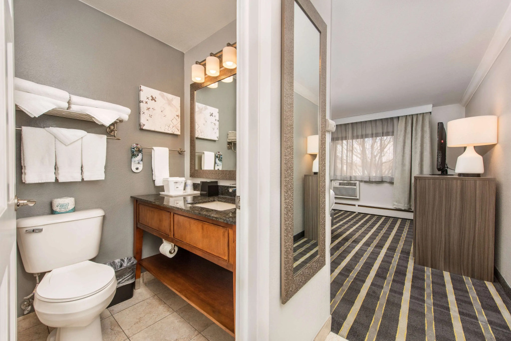 Best Western Plus Milwaukee West
