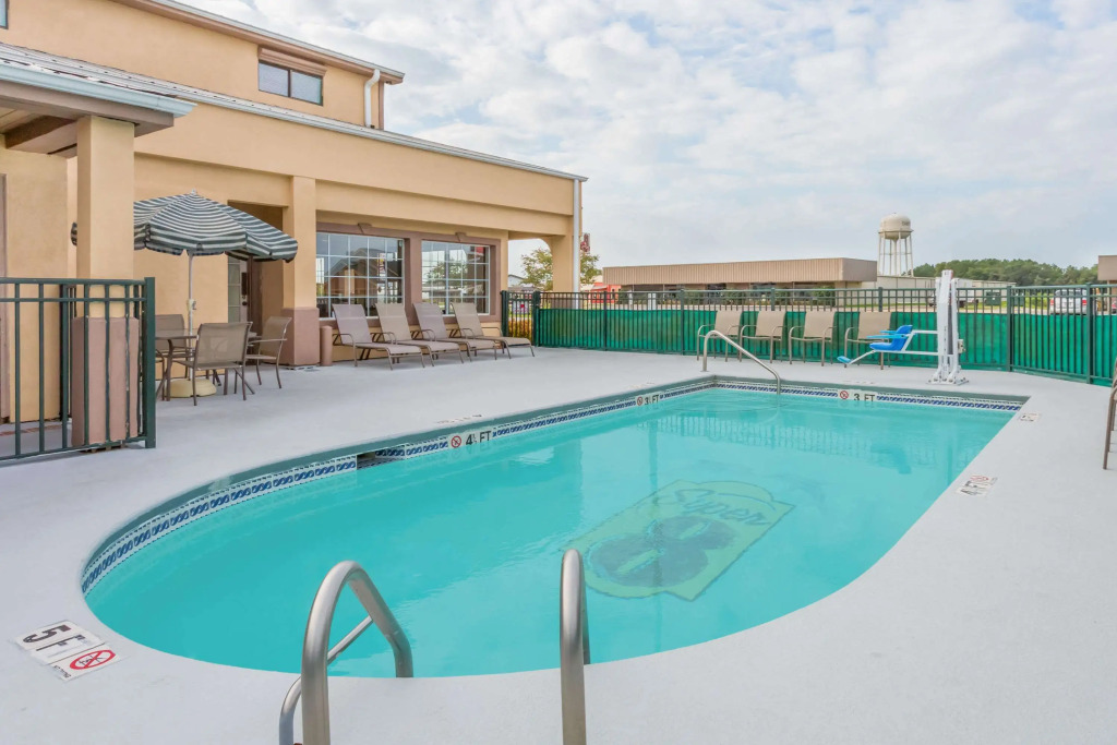 Super 8 by Wyndham Santee/I-95