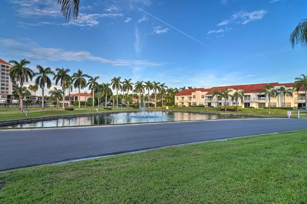 St Pete Condo w/ Patio & Pool ~ 2 Mi to Beach