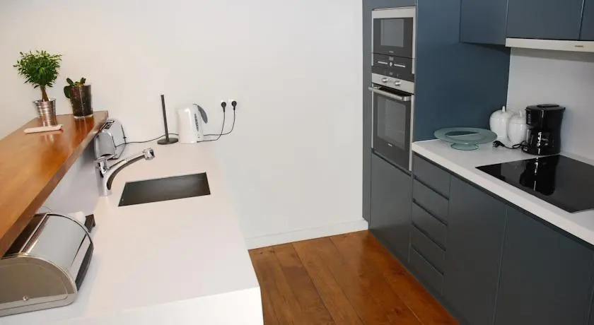 Lisbon Inside Connect — Lapa Apartments
