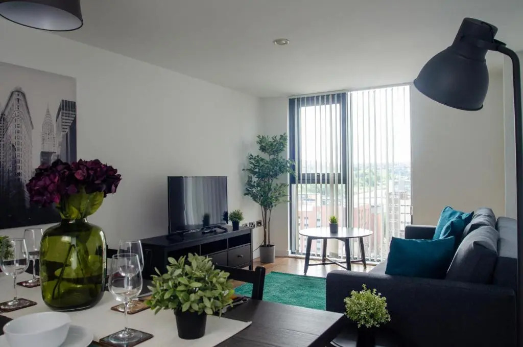 Sleeps up to 6, single beds available with perfect city centre location for work or leisure, Amazing city views!
