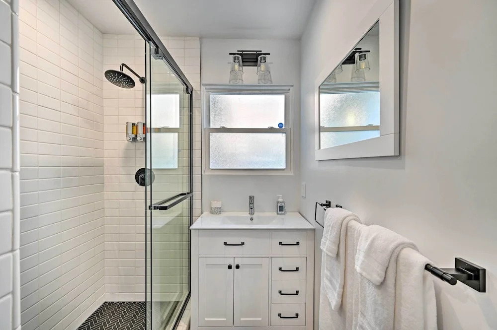 Stylish San Diego Apartment w/ Smart TV!