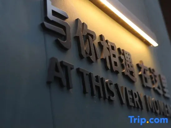Xiangyu French Retro Hotel (Yanji Yanbian University Water Market Store)