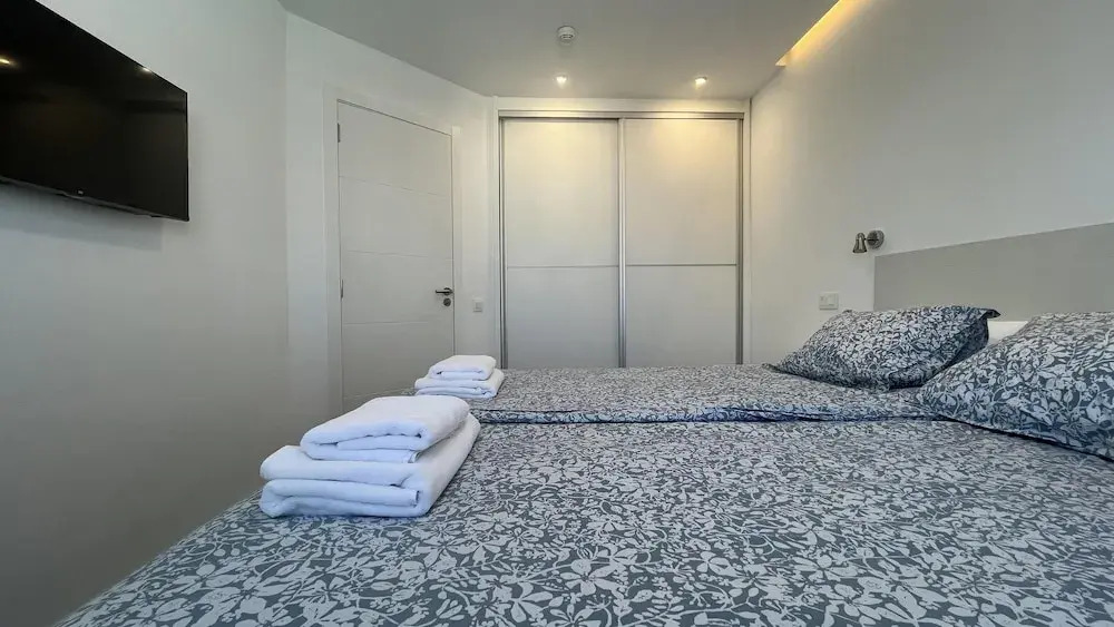 Renovated Apartment by the Beach and Yumbo Centre
