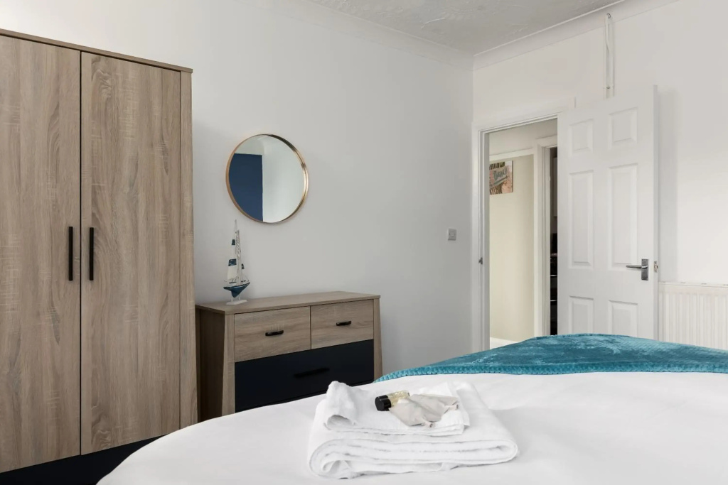 Lima Apartments - Large 3 Bedroom Apartment, sleeps up to 5 people ideal for Contractors and large families! Free Parking & Wifi