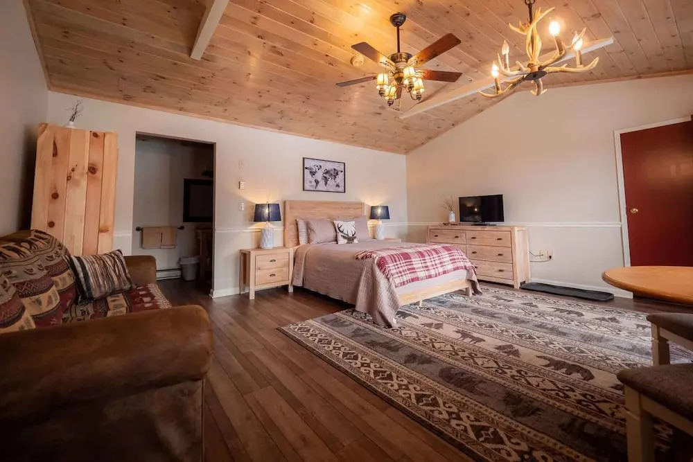 The Snowshoe Lodge