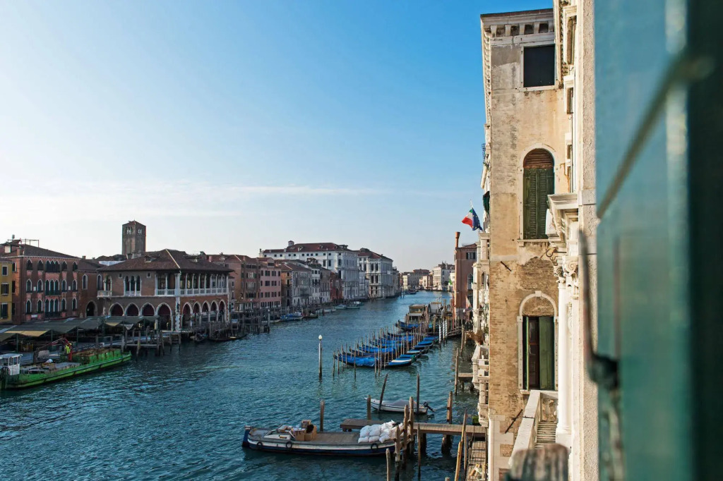 Locanda Leon Bianco on the Grand Canal