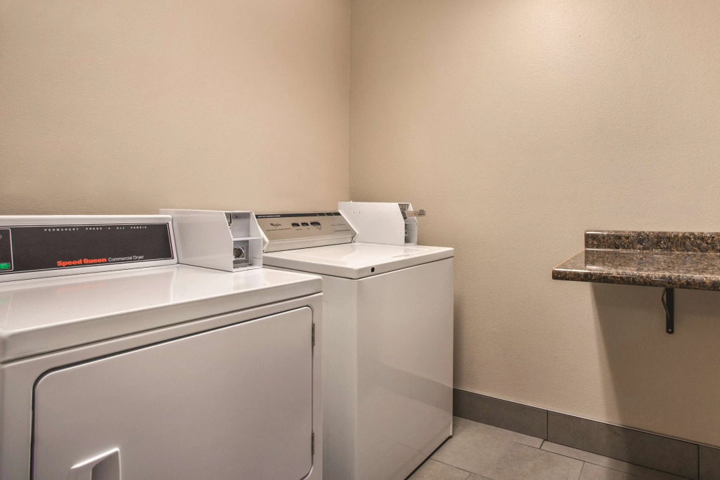 Country Inn & Suites by Radisson, Dakota Dunes, SD