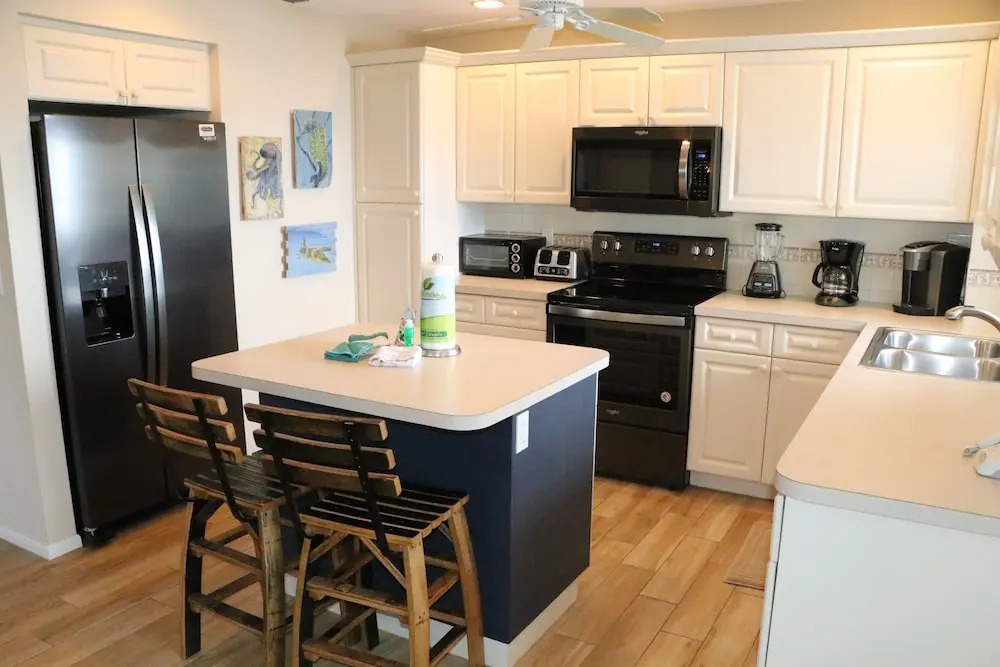 Jamaica Royale - 302 - 2 Br Condo