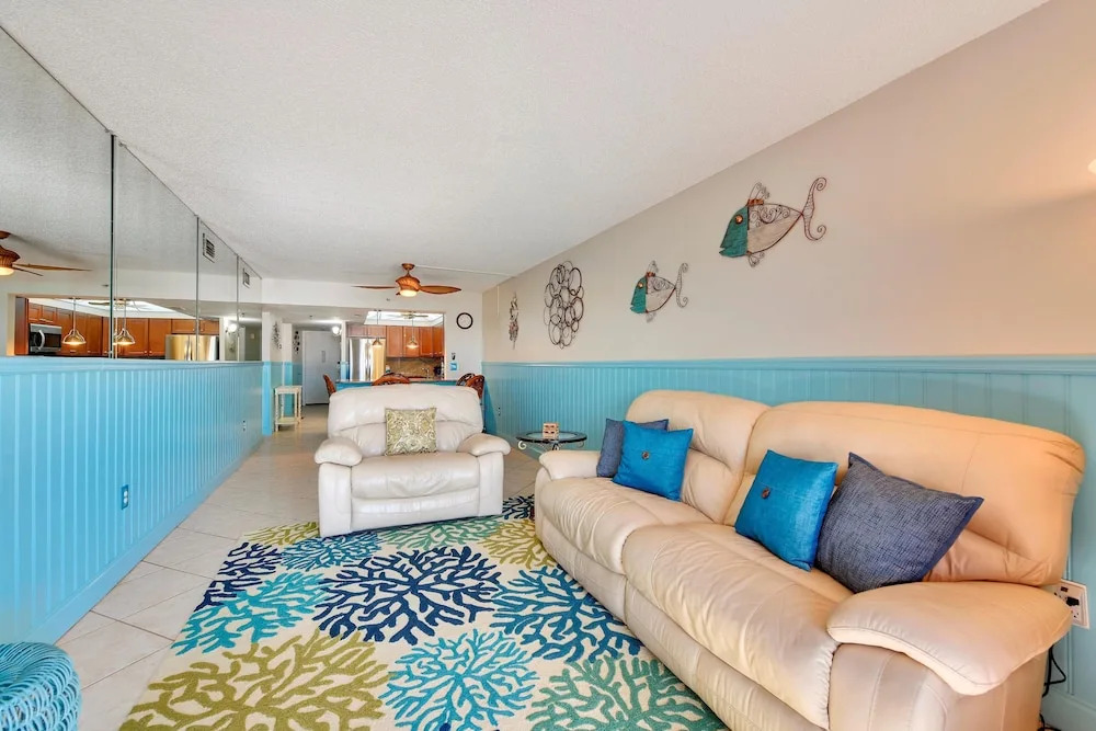 Villa Madeira 504 Sleeps 6/many Updates/walk to John's Pass!
