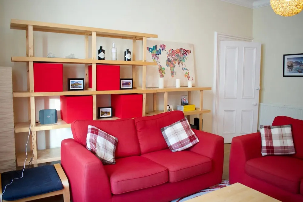 Bright 3 Bedroom Central Apartment