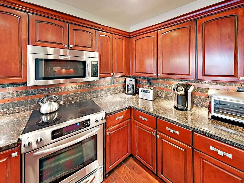 31 Avondale #105 - 3 Br Condo
