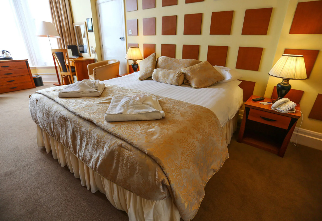 Royal Exeter Hotel