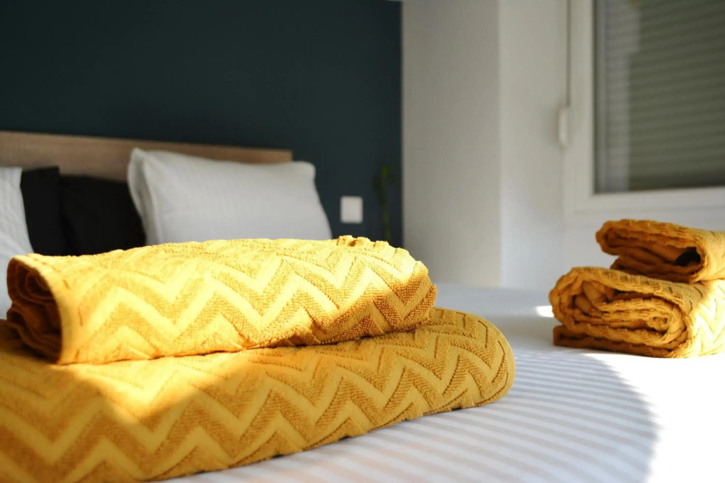 Bella Suite in the heart of the City Center, Parking