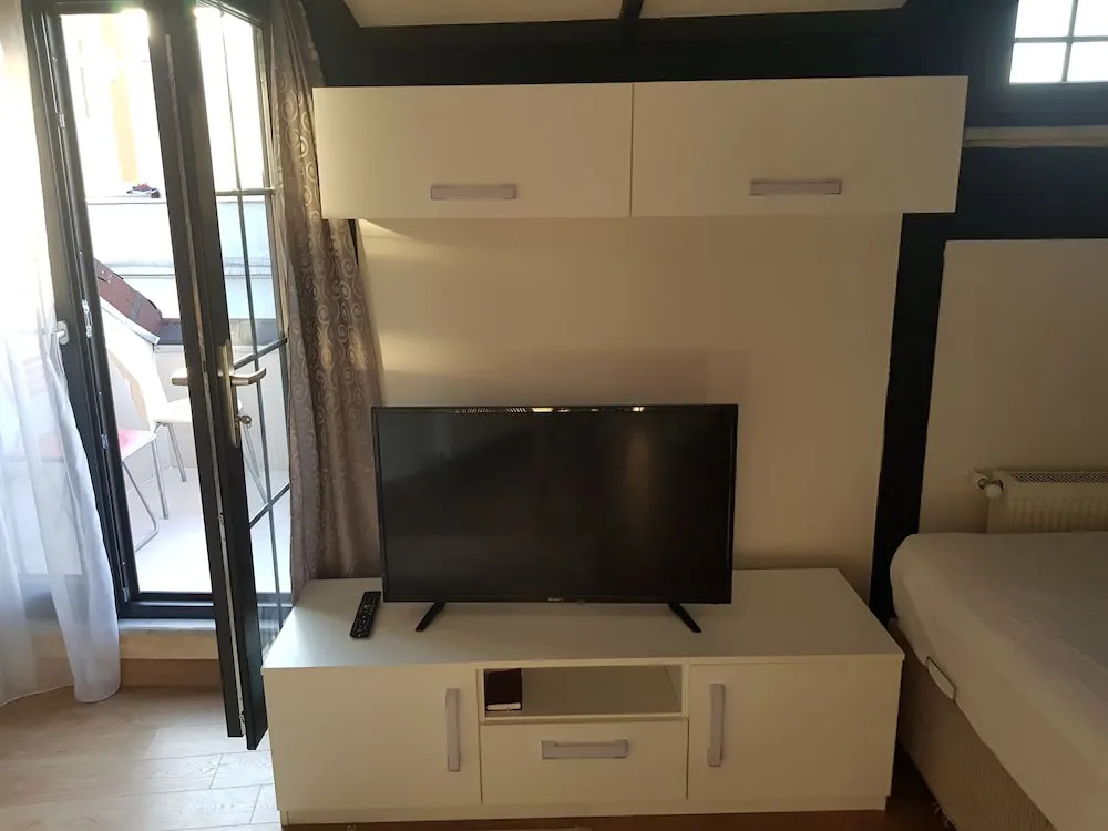 DeluxeTaxim Apart