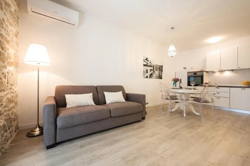 Pavles Apartment