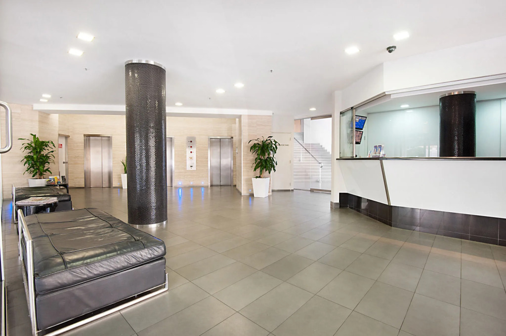 Surfers International Apartments