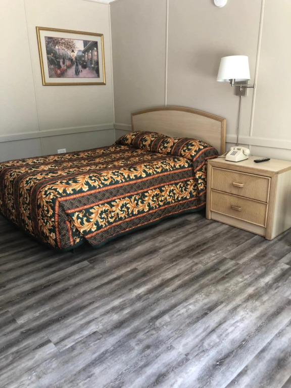 Red Carpet Inn - Louisville