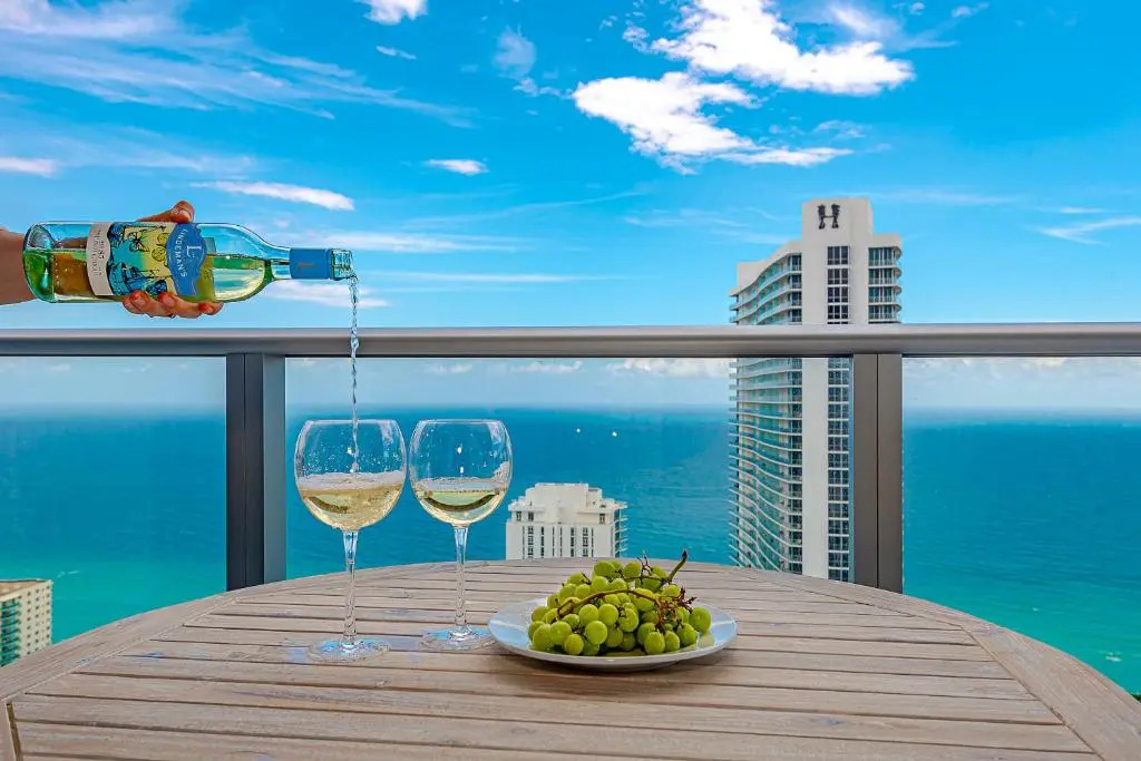 5 * Front OCEAN View - 34th TOP FLOOR: Brand New 2BR