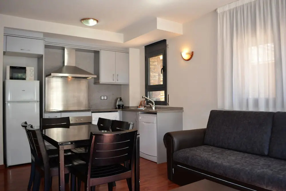 Peretol Apartments 1950M