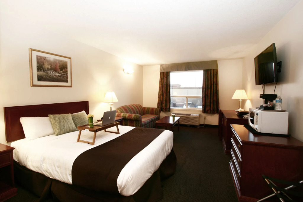 Foxwood Inn & Suites