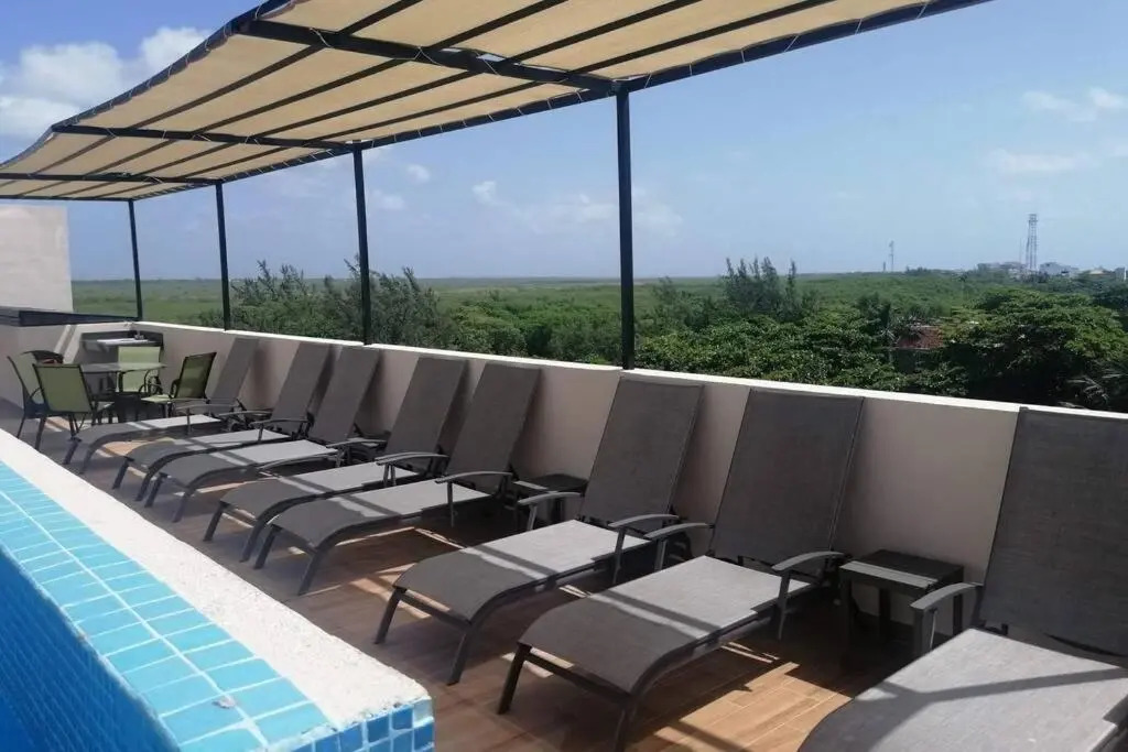 Modern 1 bedroom suite by beach Great location!