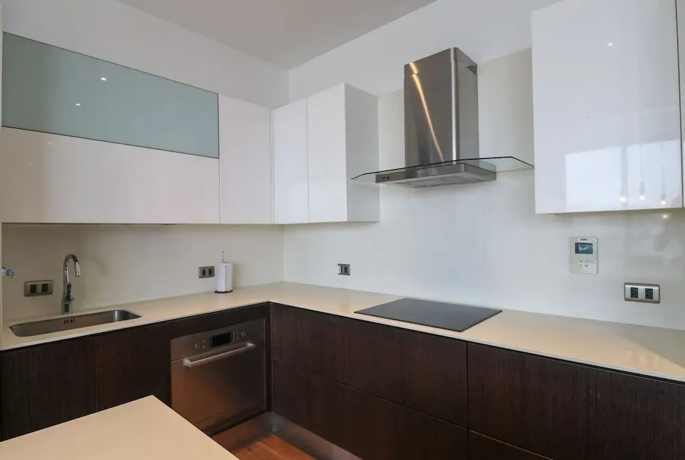 w Upscale 2BR Duplex w Balcony in Miraflores