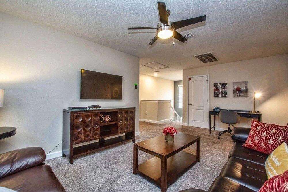 Close To Clubhouse, Pool & Jucuzzi-7031sr 6 Bedroom Home by RedAwning