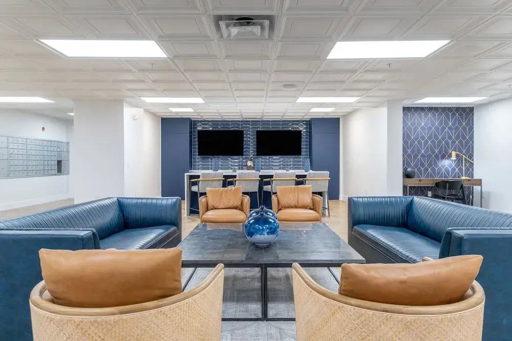 Luxury Central Apartment with Gym