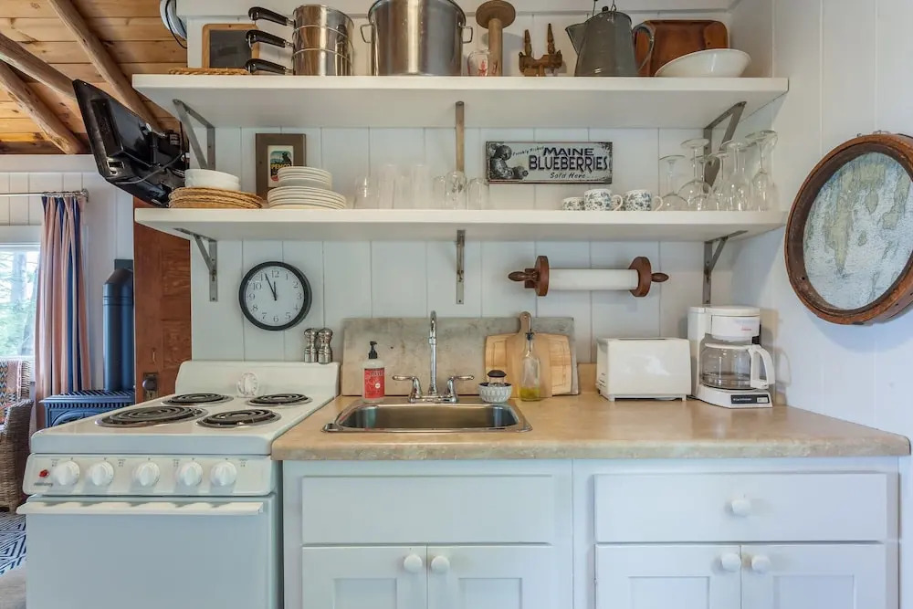Chic Boothbay Harbor Studio Cabin by RedAwning