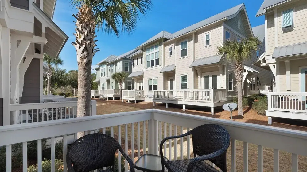 Modern Comfort + Resort Style Pool: Perfect Prominence Location for 10