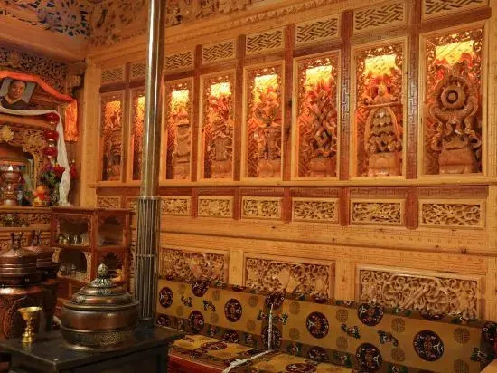 Shangri-La City Aji Hongshi Fuju Homestay